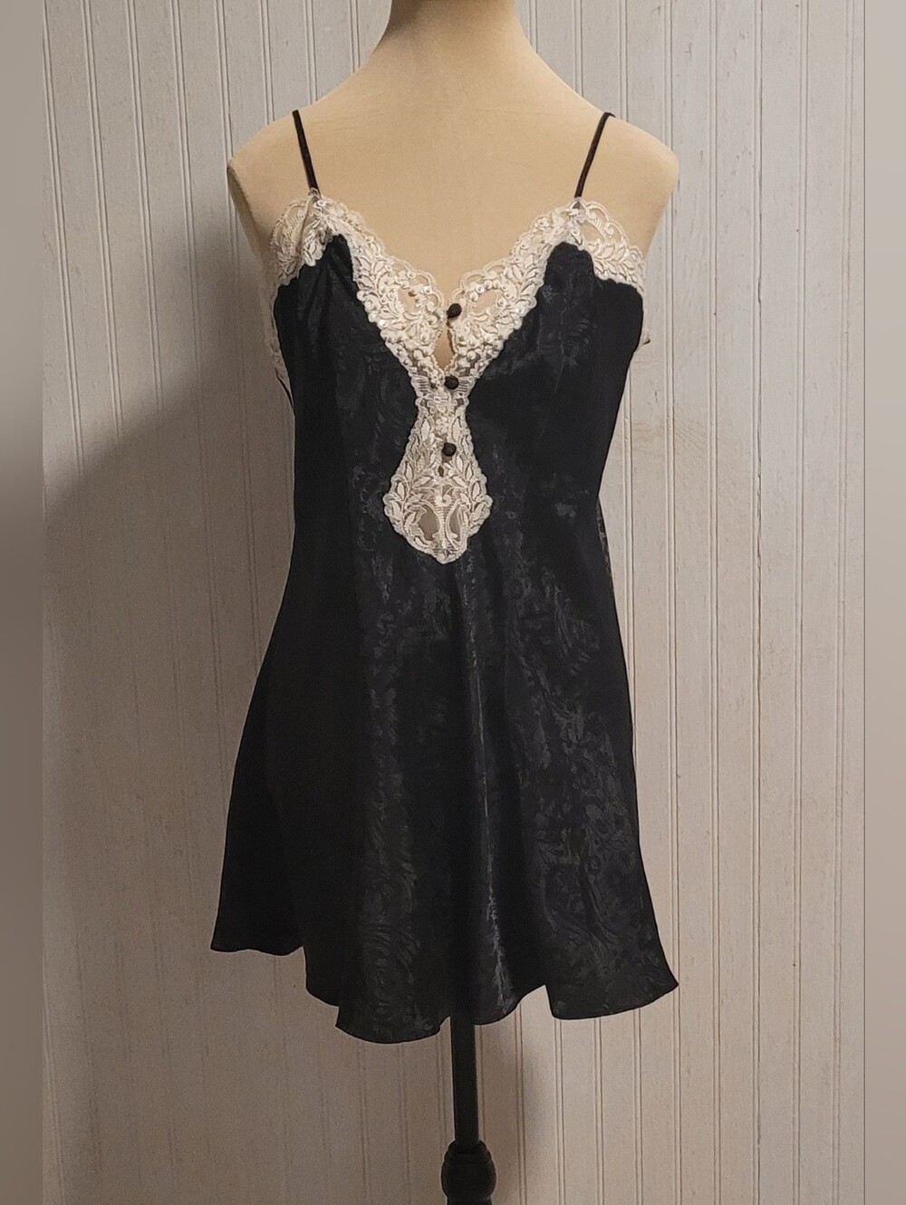 Vintage ​Delicates Cream Lace Black Floral Satin Slip Size Medium